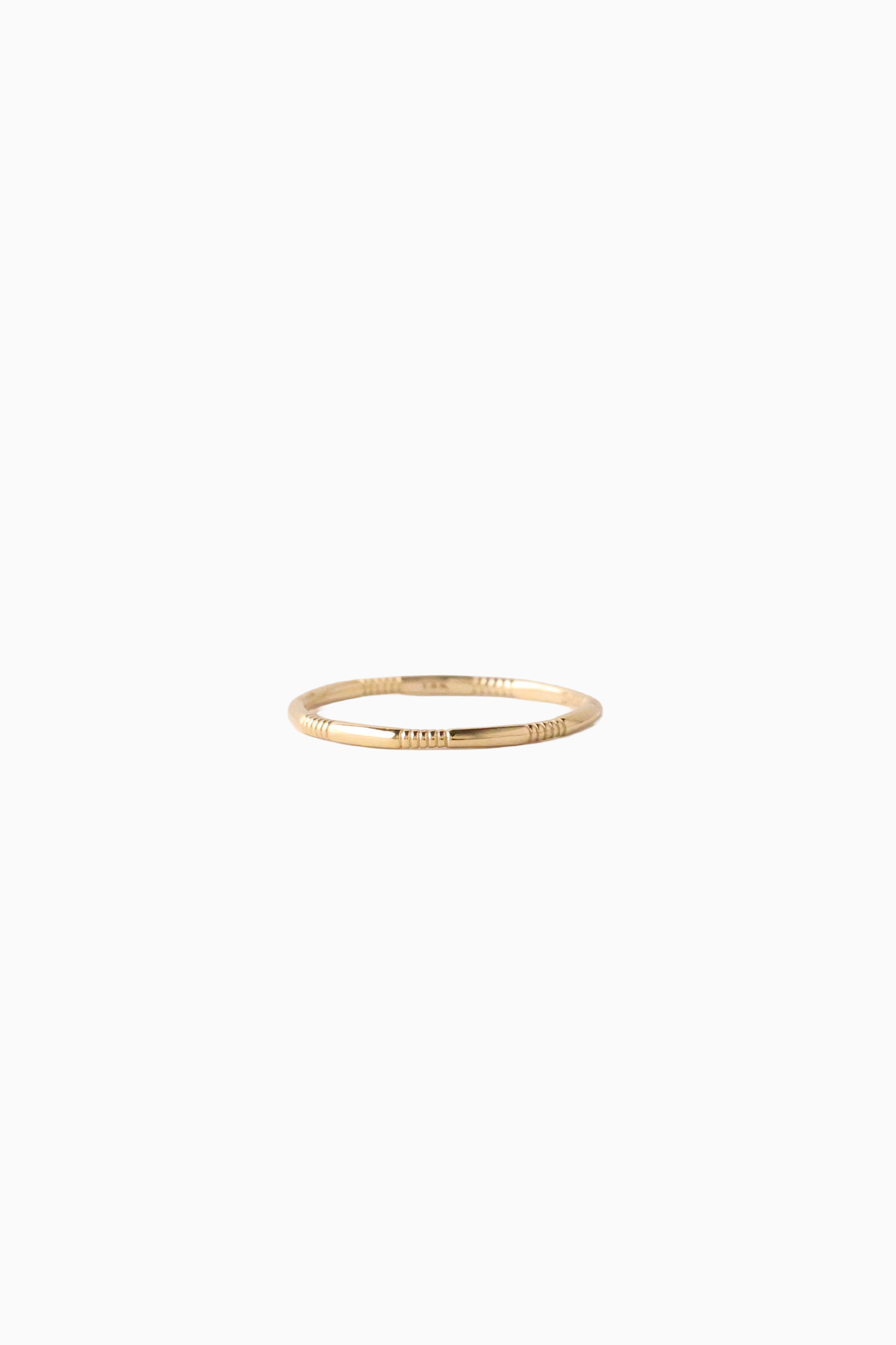 Helia Line Ring